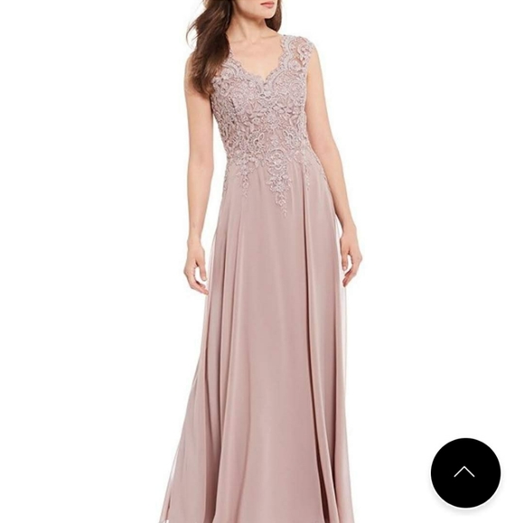 GORGEOUS GOWN - Picture 3 of 6